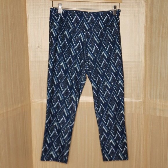 Nike Dri Fit Geometric Capri Athletic Leggings - Picture 3 of 10